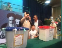 یاسر خمینی رای خود را به صندوق انداخت