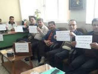 اعتراض صنفی معلمان با نشستن در دفتر مدرسه/ افزایش ۱۵ درصدی حقوق ناکافی‌ست