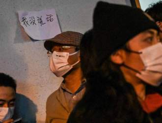 اقدامات خلاقانه معترضان چینی جسورانه‌ترین نمایش‌ اعتراض در کف خیابان‌های چین