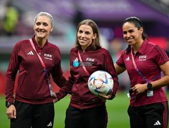 اولین تیم داوری زنان در جام جهانی