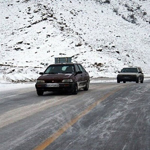  بازگشایی محور چالوس پس از ریزش سنگ در محدوده هزارچم
